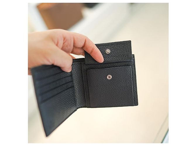 Gucci Men's Bi-Fold Wallet Black Leather - view 9