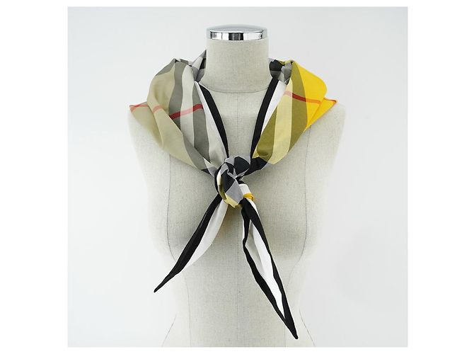 Burberry Cachecol xadrez triangular amarelo em algodão Marrom - vista 9