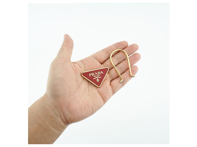 Prada Chaveiro Triângulo Vermelho Dourado - vista 9