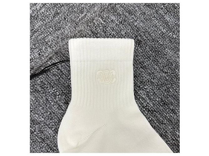 Céline Weiße Baumwollsocken mit gesticktem Triomphe-Logo - Ansicht 3
