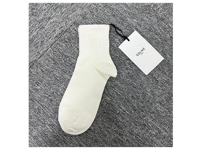 Céline Weiße Baumwollsocken mit gesticktem Triomphe-Logo - Ansicht 9