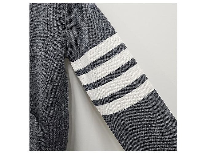 Thom Browne Milano-Stich Armband Bar Cardigan in Mittelgrau Braun - Ansicht 17
