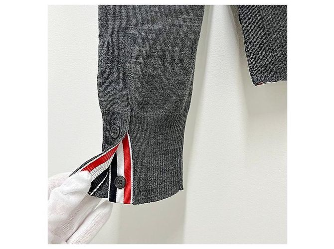 Thom Browne Cardigan aus Merinowolle in Mittelgrau mit diagonalen Armleisten Braun - Ansicht 10