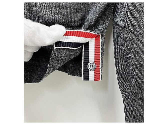 Thom Browne Cardigan aus Merinowolle in Mittelgrau mit diagonalen Armleisten Braun - Ansicht 19