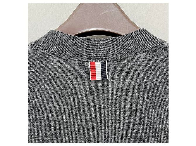 Thom Browne Cardigan aus Merinowolle in Mittelgrau mit diagonalen Armleisten Braun - Ansicht 21