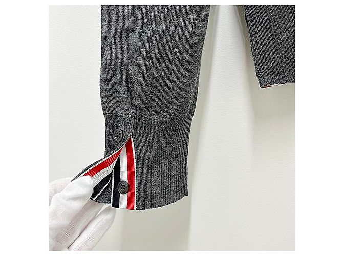 Thom Browne Cardigan aus Merinowolle in Mittelgrau mit diagonalen Armleisten Braun - Ansicht 22