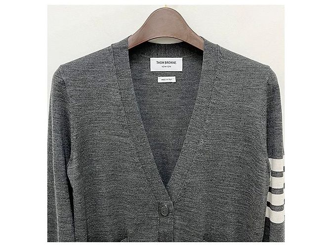 Thom Browne Cardigan aus Merinowolle in Mittelgrau mit diagonalen Armleisten Braun - Ansicht 3