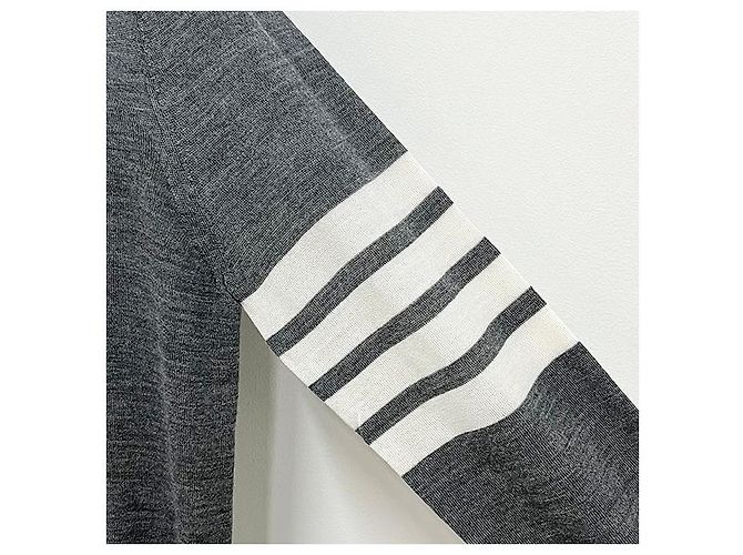Thom Browne Cardigan aus Merinowolle in Mittelgrau mit diagonalen Armleisten Braun - Ansicht 4