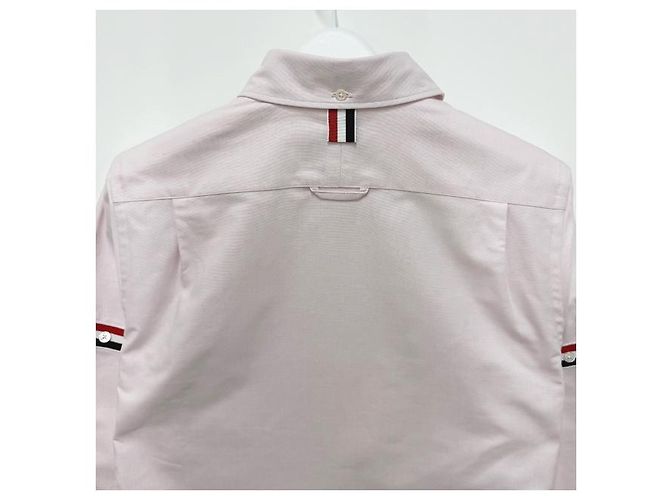 Thom Browne Camicia Oxford Classica con Bracciale a Tre Strisce Rosa - vista 16