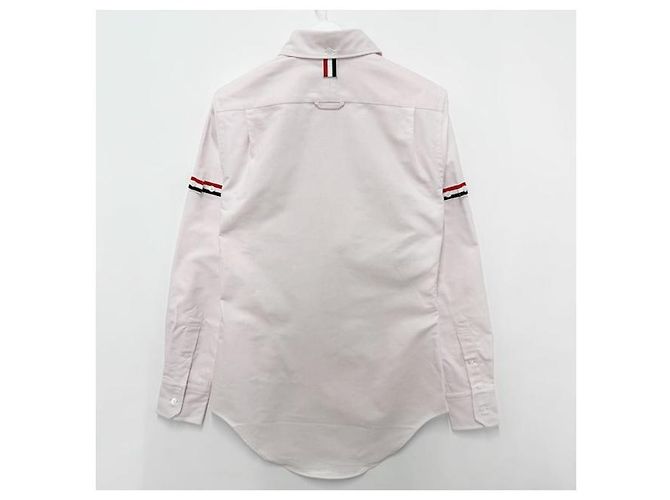 Thom Browne Camicia Oxford Classica con Bracciale a Tre Strisce Rosa - vista 2