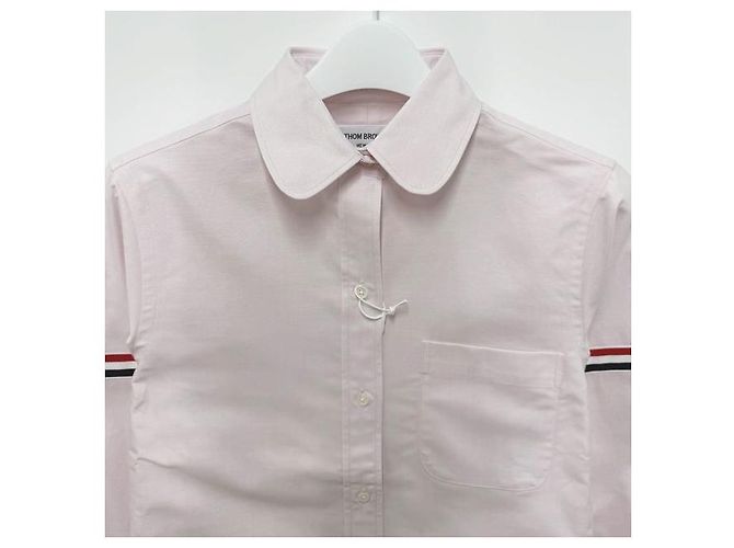 Thom Browne Camicia Oxford Classica con Bracciale a Tre Strisce Rosa - vista 3