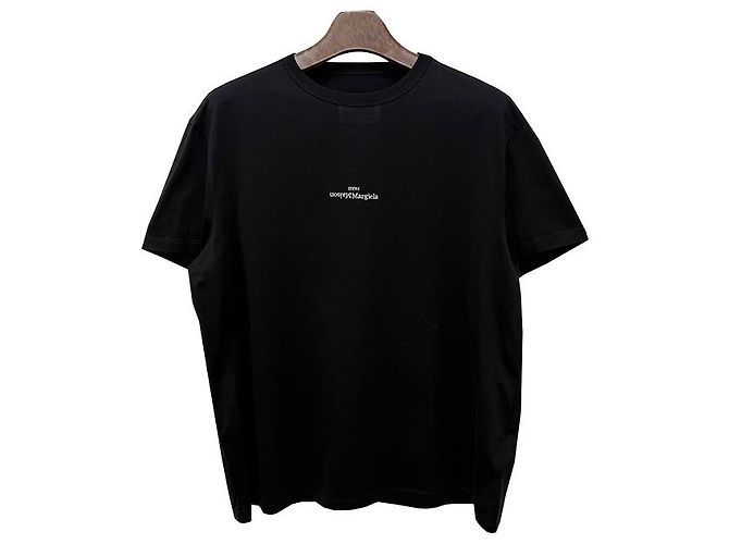 Maison Martin Margiela Schwarzes T-Shirt mit verzerrtem Logo und Kurzarmnähten - Ansicht 12