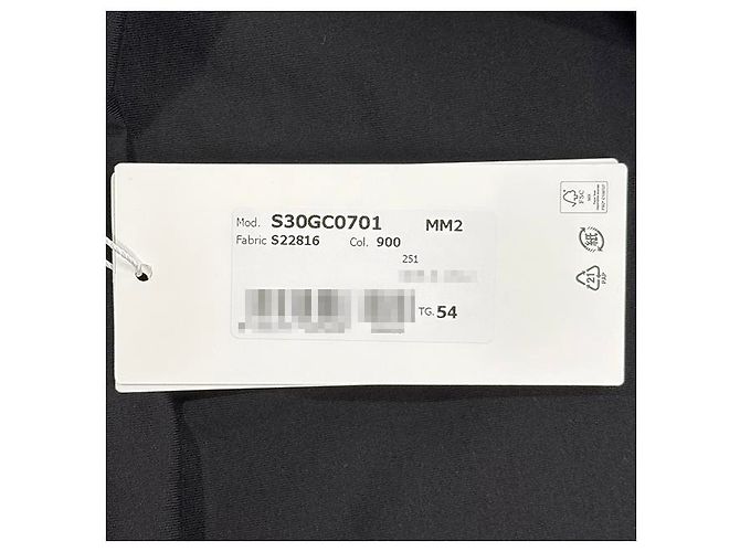 Maison Martin Margiela Schwarzes T-Shirt mit verzerrtem Logo und Kurzarmnähten - Ansicht 20