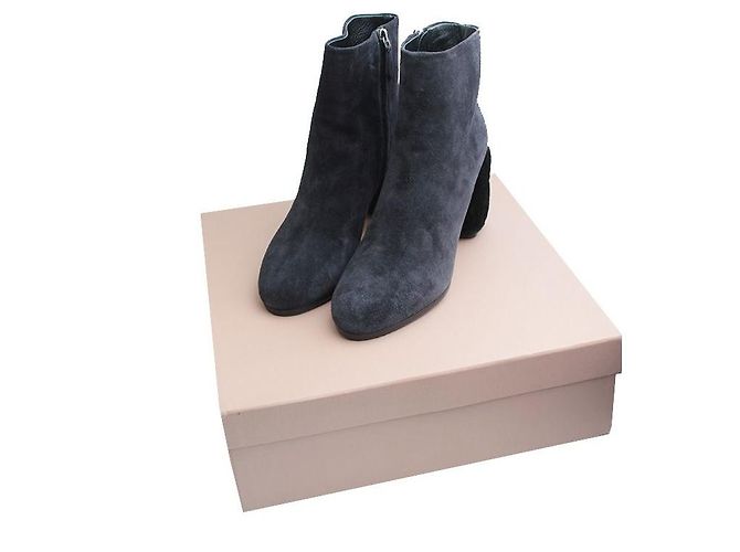 Miu Miu Botines de ante gris carbón con ribete de shearling Negro - vista 5