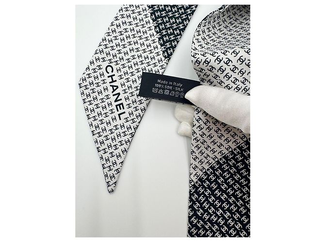 Chanel Foulard in seta con logo CC per donne, nero e bianco - vista 6
