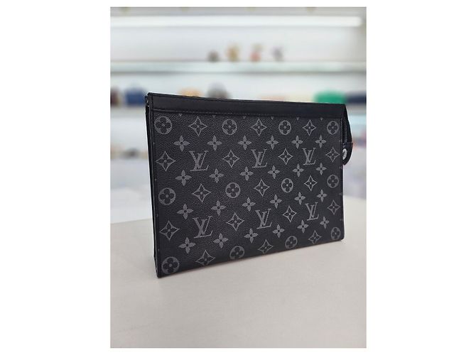 Louis Vuitton Pochette Voyage MM Eclipse Borsa Clutch Marrone - vista 11