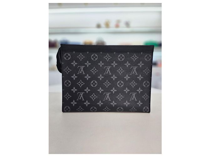 Louis Vuitton Pochette Voyage MM Eclipse Borsa Clutch Marrone - vista 4