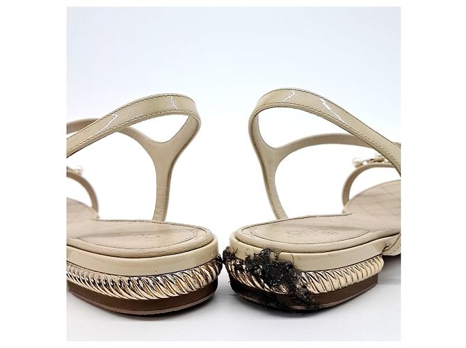 Sandali in vernice Chanel Marrone - vista 3
