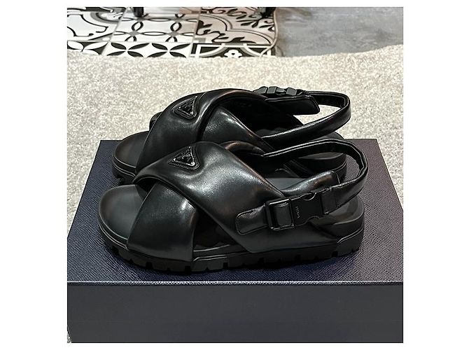 Prada Sandali incrociati in pelle nappa imbottiti con logo triangolare - vista 16