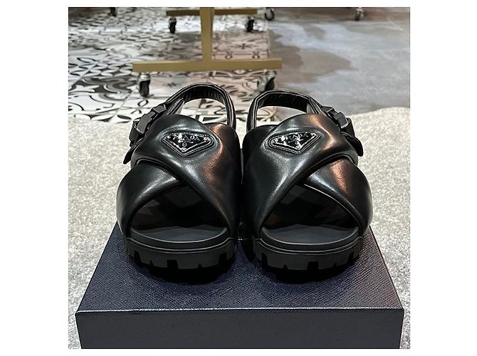 Prada Sandali incrociati in pelle nappa imbottiti con logo triangolare - vista 18