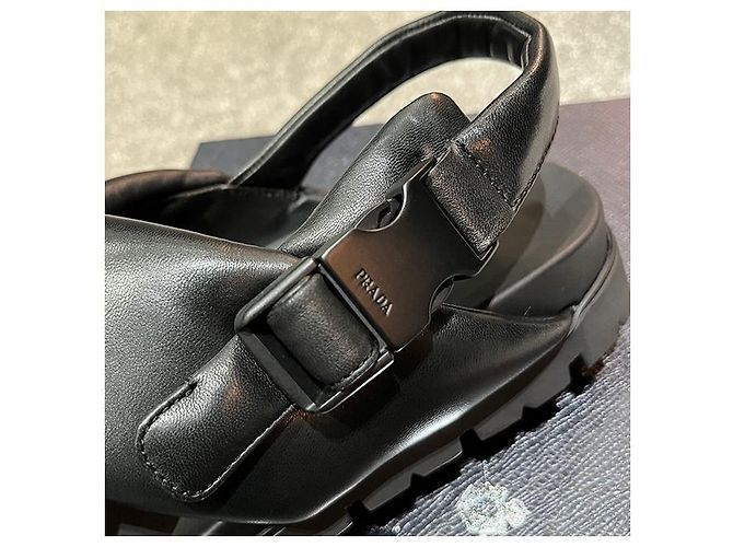 Prada Sandali incrociati in pelle nappa imbottiti con logo triangolare - vista 21