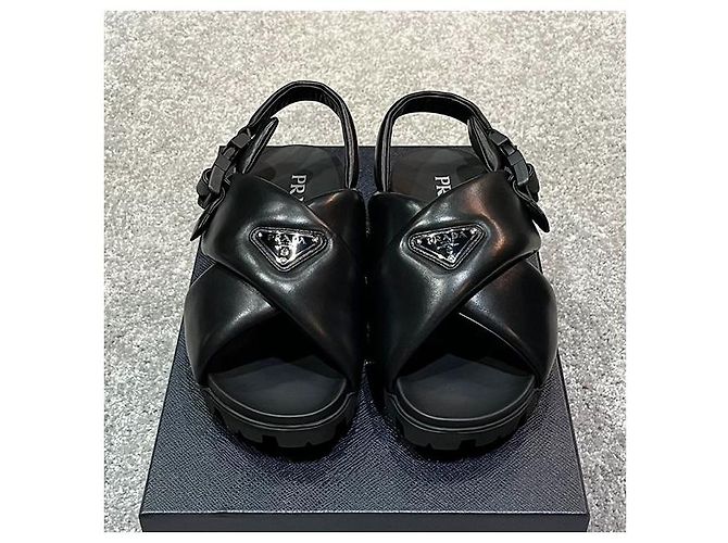 Prada Sandali incrociati in pelle nappa imbottiti con logo triangolare - vista 3