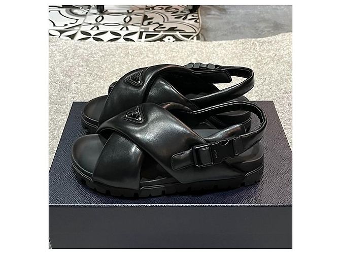 Prada Sandali incrociati in pelle nappa imbottiti con logo triangolare - vista 4