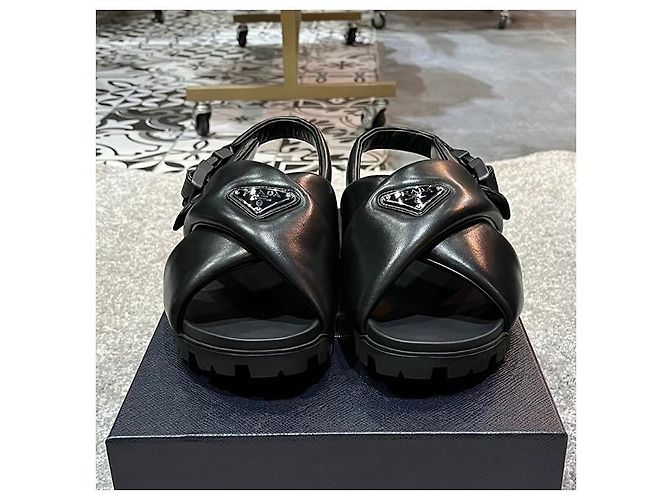 Prada Sandali incrociati in pelle nappa imbottiti con logo triangolare - vista 6