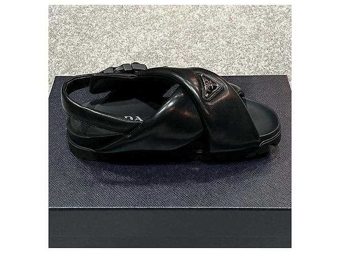 Prada Sandali incrociati in pelle nappa imbottiti con logo triangolare - vista 7