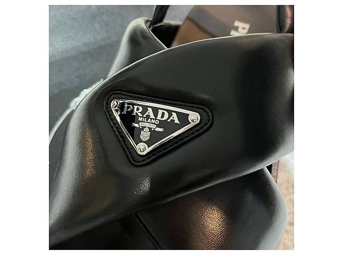 Prada Sandali incrociati in pelle nappa imbottiti con logo triangolare - vista 8