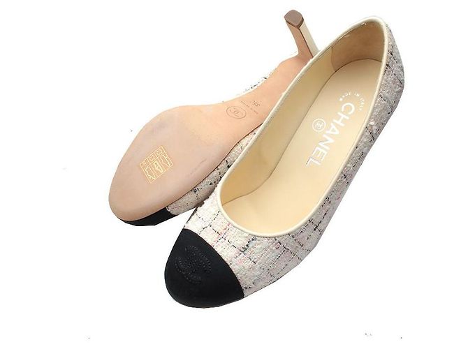 Chanel Décolleté con punta chiusa in tweed Bianco - vista 3