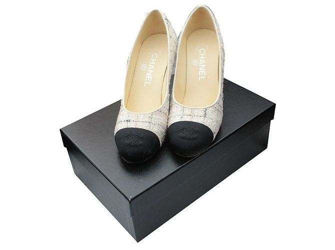Chanel Décolleté con punta chiusa in tweed Bianco - vista 6