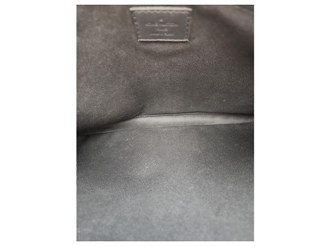 Louis Vuitton Pochette Discovery GM Monogram Shadow Marron - vue 13