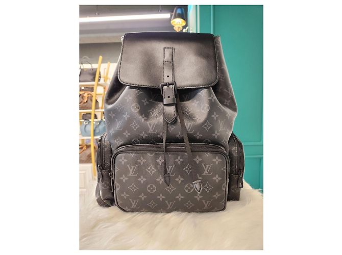Louis Vuitton Trio Backpack Condition Black - view 14