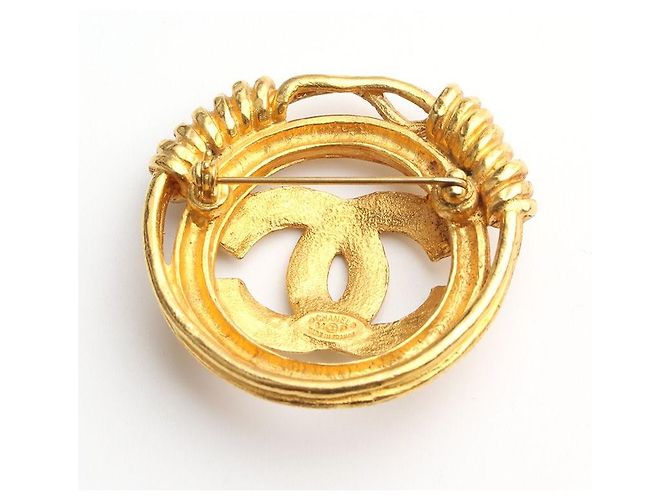 Chanel Spilla Rotonda Logo CC Placcata Oro Vintage Giallo - vista 2