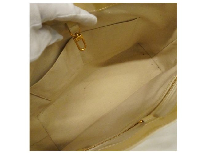 Borsa Tote Vernis Wilshire MM di Louis Vuitton Corallo - vista 4