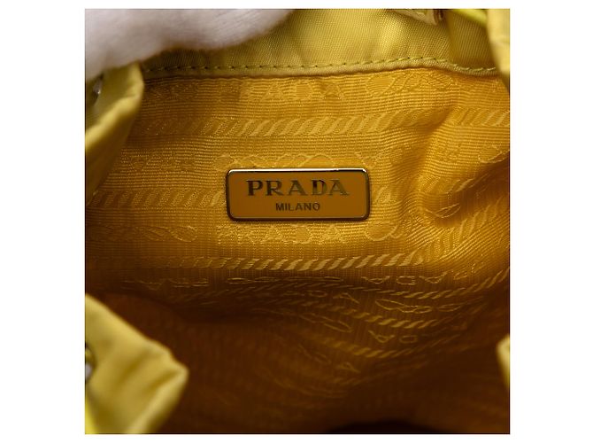 Bolso de muñeca con cordón de tessuto amarillo Prada - vista 5
