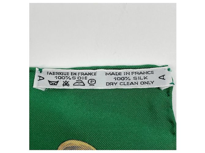 Silk In Bufanda de seda Hermès ETRIERS patrón armadura y arnés Multicolor Verde - vista 2