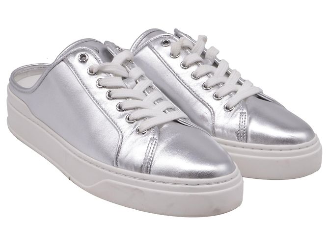 Sneakers Mule Skater Stuart Weitzman in Pelle Argento - vista 3