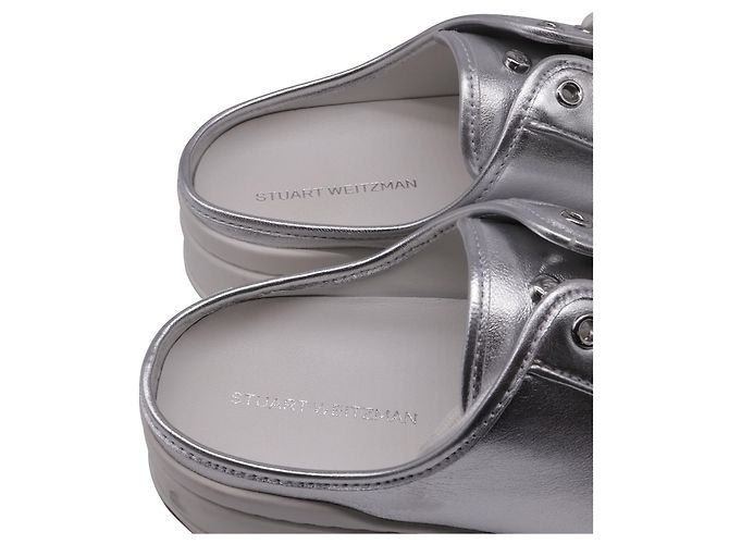 Sneakers Mule Skater Stuart Weitzman in Pelle Argento - vista 8