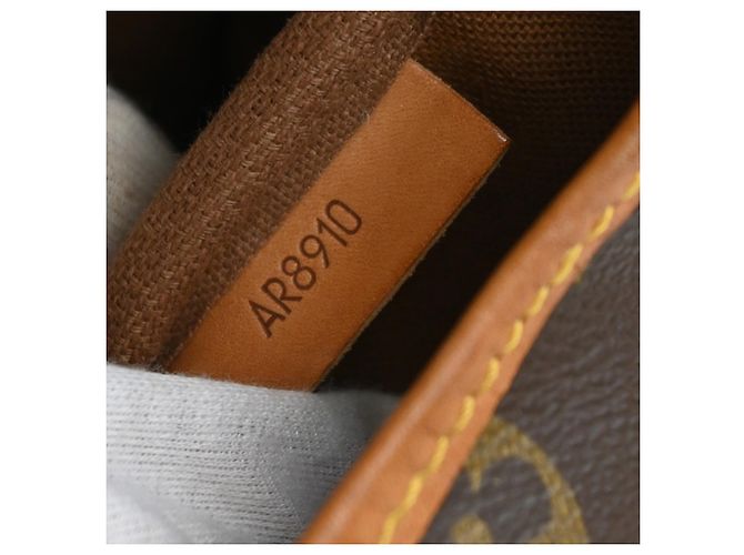 Louis Vuitton Saumur Monogram Canvas 35 Marrone - vista 7