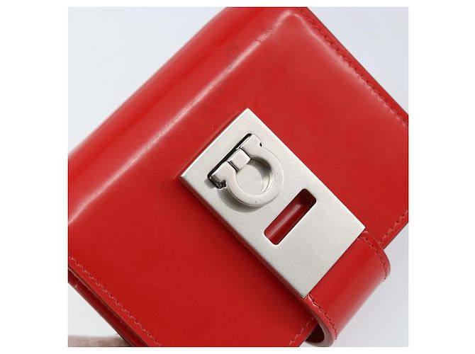 Borsa a Spalla Gancini in Pelle Rossa e Argento di Salvatore Ferragamo Auth BA10529 Rosso - vista 17