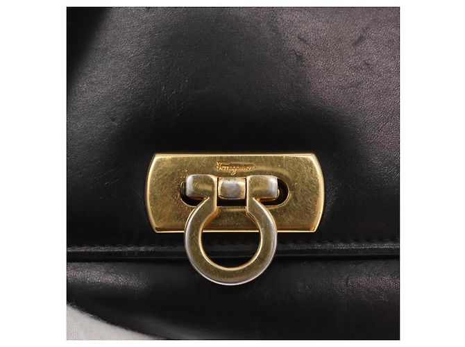 Borsa a Spalla Gancini in Pelle Oro Nero Salvatore Ferragamo Auth 173272 D'oro - vista 18