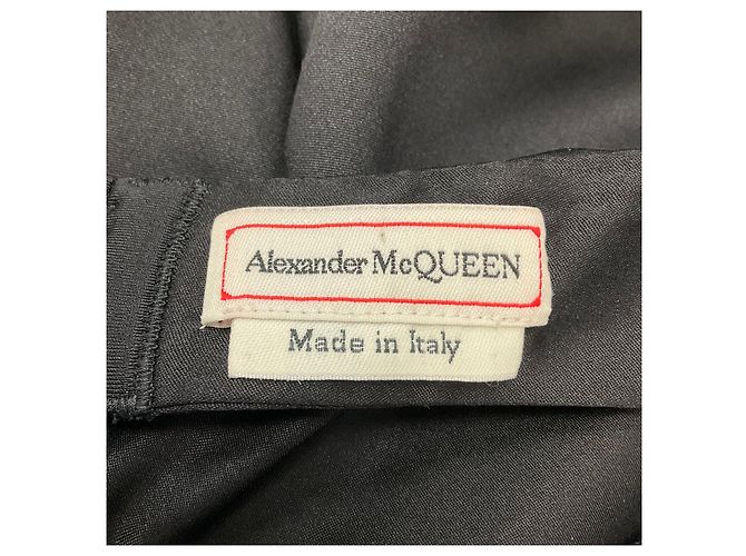 Schwarzes Seidensatin Abendkleid von Alexander McQueen - Ansicht 4