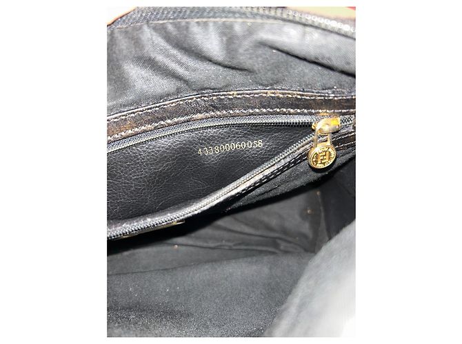 Fendi Boston in nero con un tocco di brillantezza viola Viola scuro - vista 11