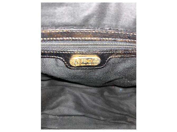 Fendi Boston in nero con un tocco di brillantezza viola Viola scuro - vista 9