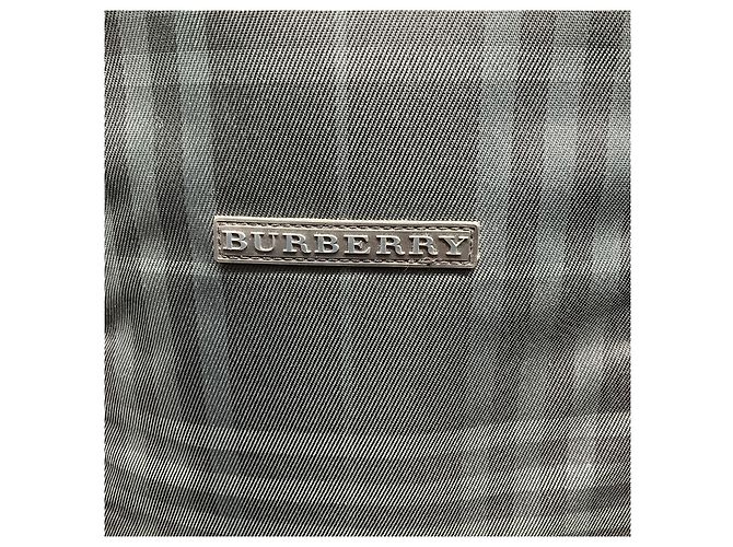 Borsa per scarpe da golf Burberry Classic Nova Check in nero / grigio - vista 8