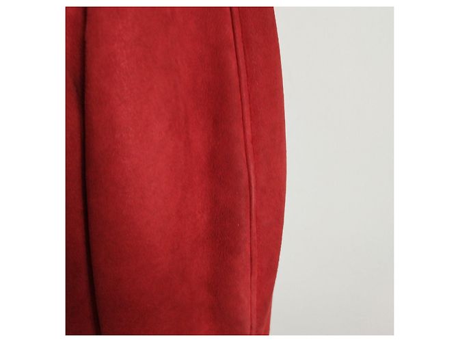 Yves Saint Laurent Cappotto lungo in suede rosso con fodera in pelliccia nera e lacci Nero - vista 13