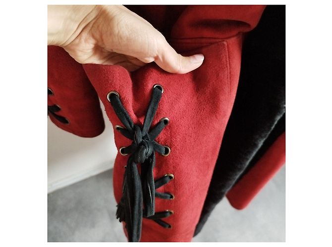 Yves Saint Laurent Cappotto lungo in suede rosso con fodera in pelliccia nera e lacci Nero - vista 7