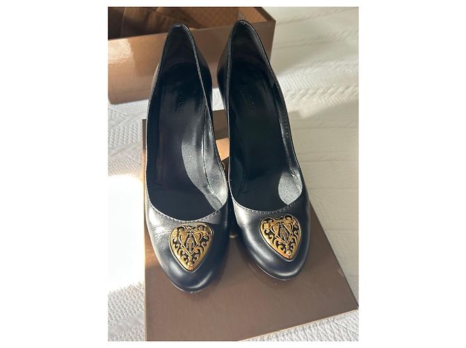 Décolleté neri Gucci con decorazione a forma di cuore dorato Nero - vista 10